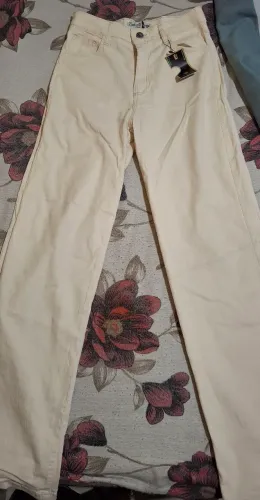 Calça jeans feminina bege/creme - NOVA com etiqueta