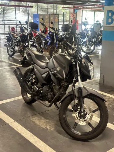 Moto nova menos de 5000 kl rodada 