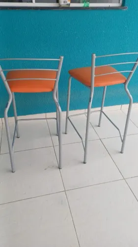 Vendo 2 banquetas italínea usadas em perfeito estado. 