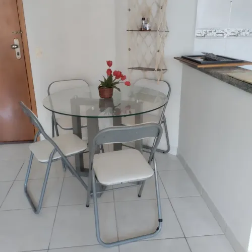Mesa linda com 4 cadeiras