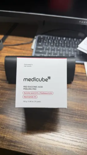 medicube RED SUCCINIC ACID PEELING PAD