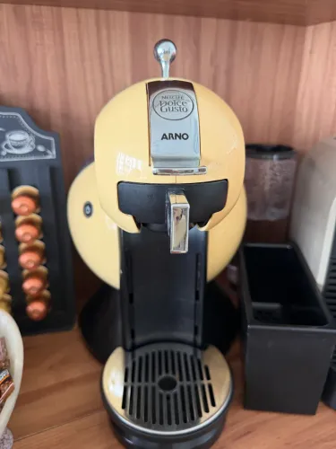 Cafeteira Nescafé dolce gusto 220v