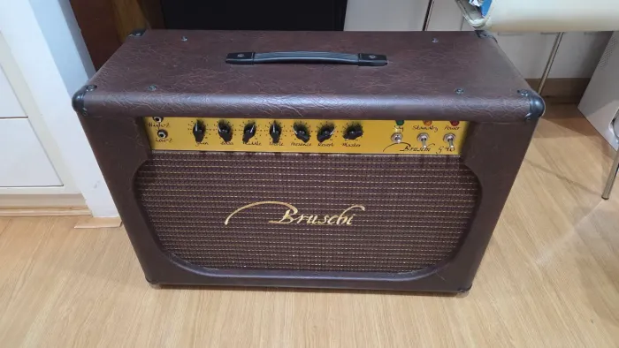 Amplificador valvulado Bruschi G40 2x12