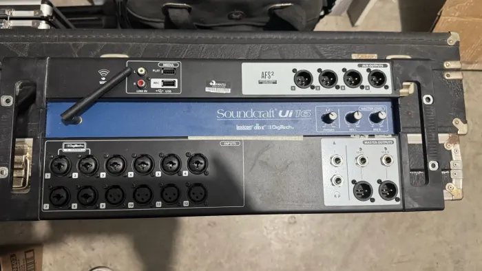 Mesa digital Soundcraft Ui16