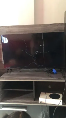 Tv 40 polegadas TCL com defeito 