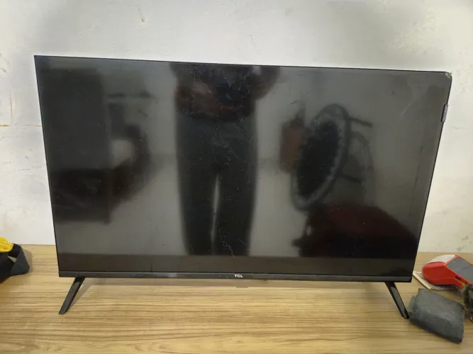TV TCL QLED - Para retirada de peças / Tela danificada