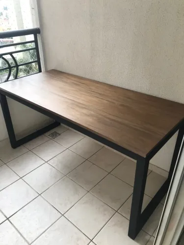 Mesa escritório de madeira Tauri e metal