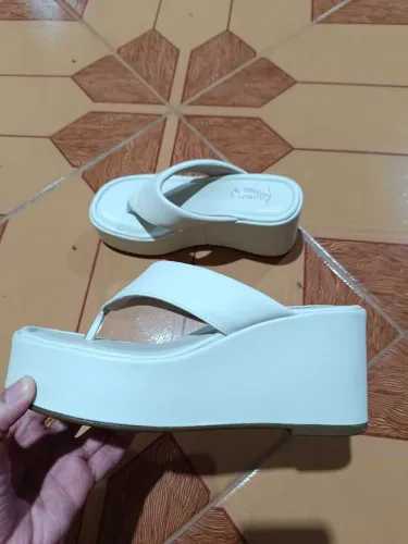 Sandália Gabriela branca número 37