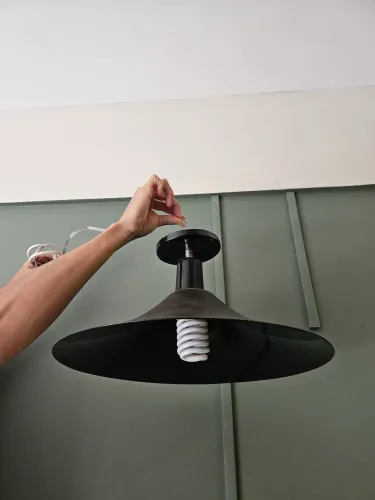 Luminária Pendente Industrial Preta em Metal