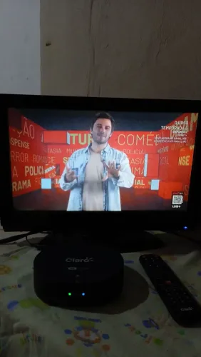 Vendo uma LCD 19" Alimentação 100-240V-50/60HZ 1.5A