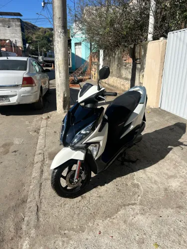 Vendo Honda elite 125 muito nova !
