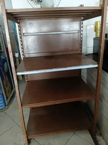 Estante de aço
