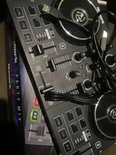 Controlador Numark Party Mix II, preto