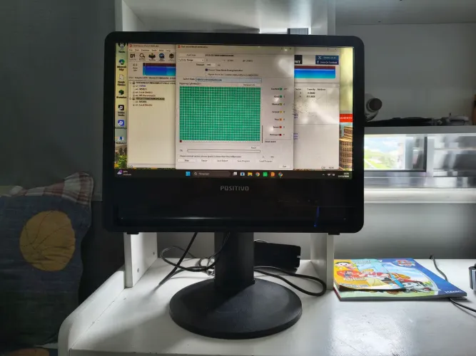 Monitor 15.6 Positivo FIT 852 c/ Som e Suporte Pivot - Testado