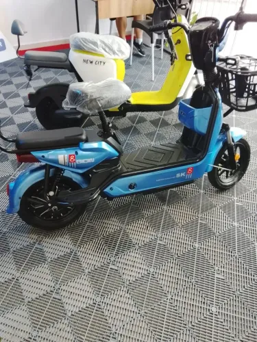 Scooter elétrica semi nova