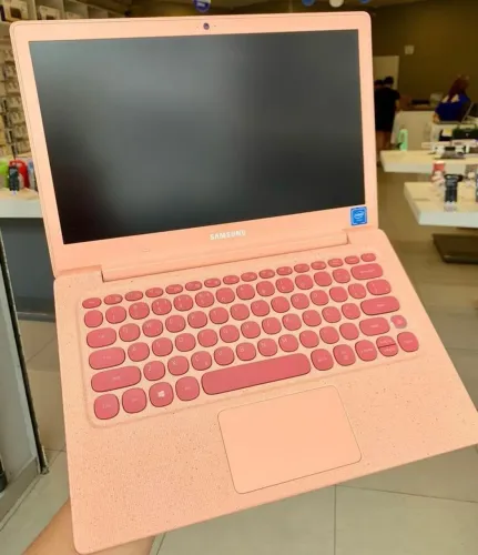 Samsung Flash F30 Rosa - Ideal para Estudos e Trabalho
