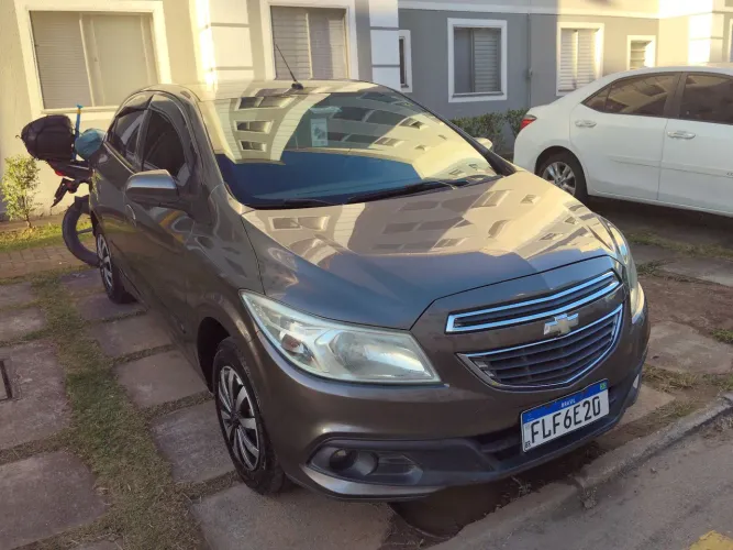 Chevrolet Onix Hatch LT 1.0 8V Flex Power Mec. 4P 2014