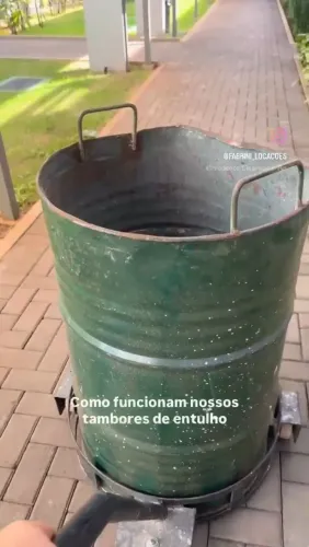 Tambores para retirada  de entulho .