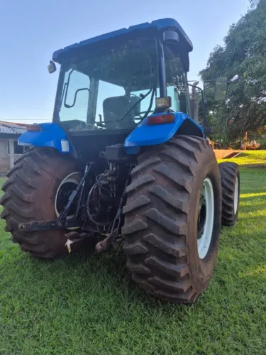 TRATOR NEW HOLLAND
