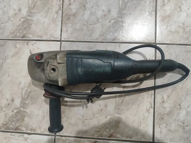 Lixadeira Bosch grande com proteção
