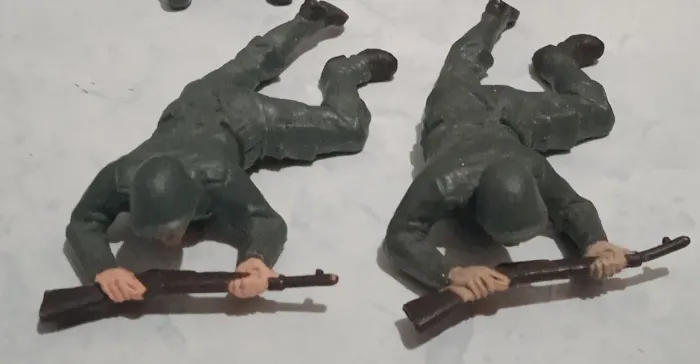 4 soldadinhos de PVC duro