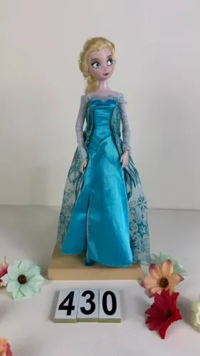 ELZA FASHION DOLL DISNEY STORE , NAO CANTA