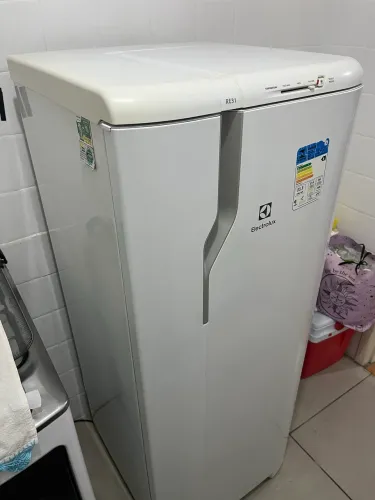 Geladeira Eletrolux 240L