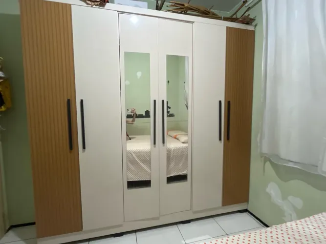 Guarda roupa 6 portas