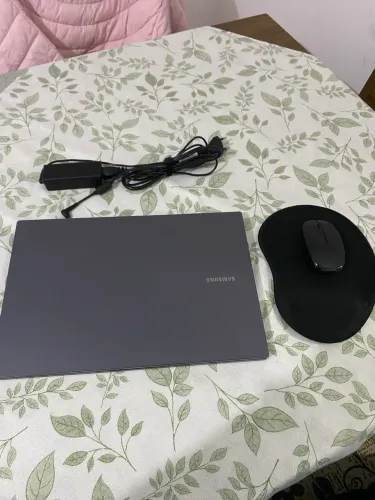 Notebook Samsung (em excelente estado e sem marcas de uso)