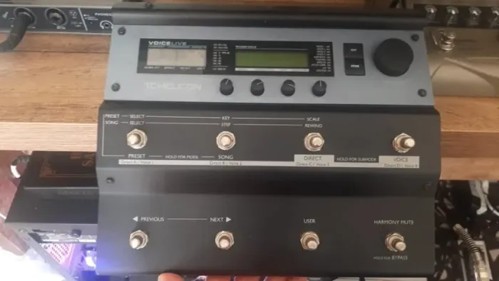 PEDALEIRA DE VOZ VOICELIVE TC HELICON