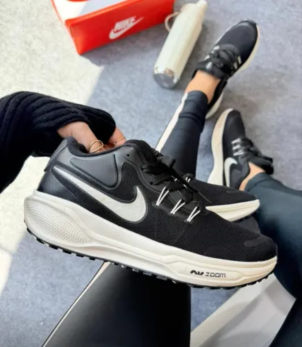 Tênis Nike Revolution 