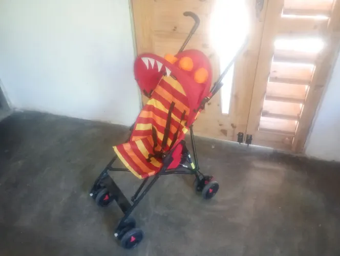 Carrinho bebê Voyage Semi novo ZAP *53<br>Whatsapp * Renato