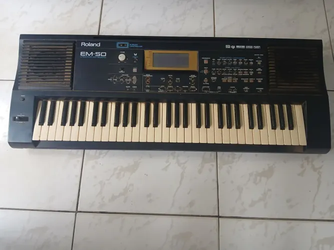Teclado Roland EM-50