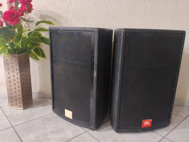 Duas caixas leacs,componentes JBL15 polegadas,ideal para eventos igrejas, imperdível..