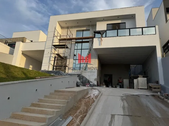 Espetacular Casa em Condomínio para Venda localizada no Bairro Golden Class, com 3 dormitó