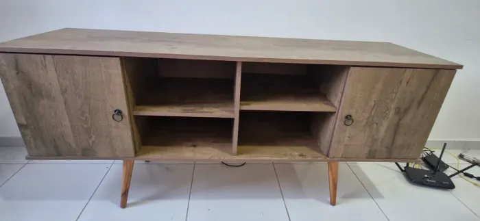 Rack para TV Estilo Retrô Rústico com Pés Palito