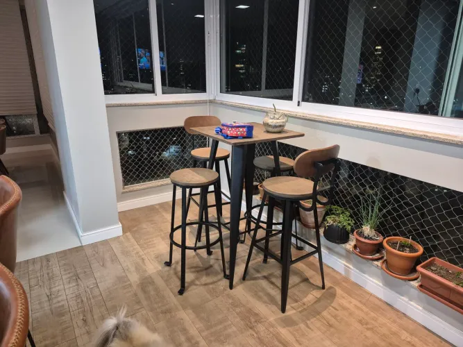 Mesa alta com 4 banquetas - conjunto completo