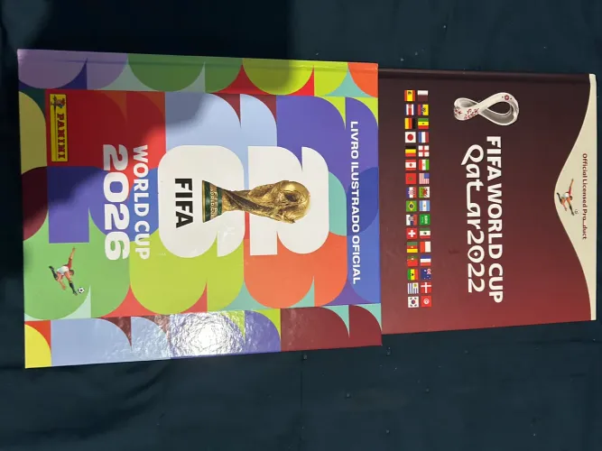 Vendo álbuns da copa de 2022 e 2026 completos, ambos são capa dura