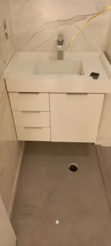 Oportunidade!! Gabinete com pia porcelanato e Torneira de Luxo