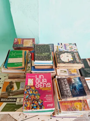 LIVROS DIVERSOS, PARA DOAÇÃO!