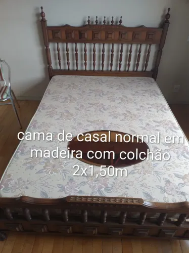 Cama antiga em madeira casal normal com colchão 2mx1,5m