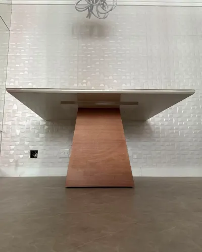 Mesa de jantar quadrada