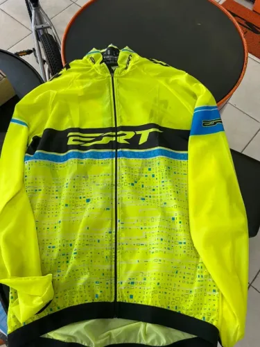 Jaqueta corta vento de ciclismo ERT Cycling Team