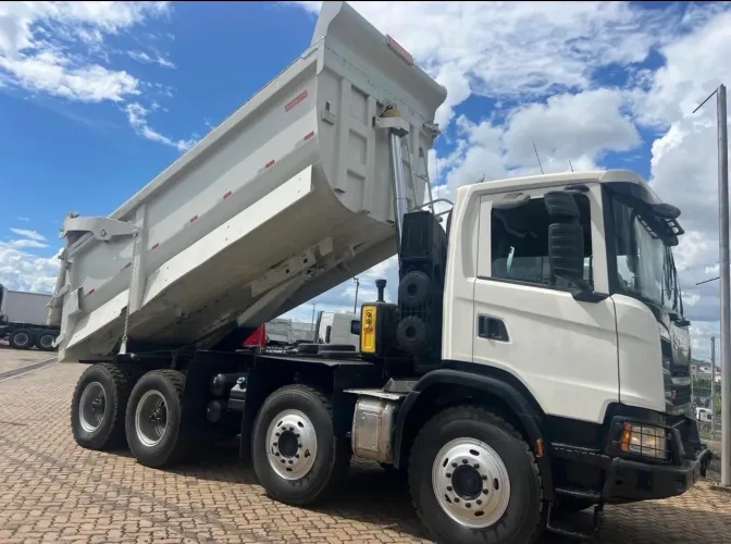 Scania G500 XT ano 2021, 8x4, com caçamba de 20 ?, em MG