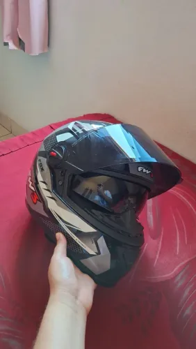 Capacete FW3 58 , SEMINOVO
