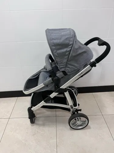 Carrinho de bebê mais bebê conforto Infanti 