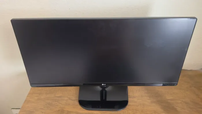Monitor UltraWide LG 