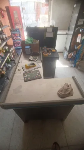 VENDO BALCAO PARA COMÉRCIO