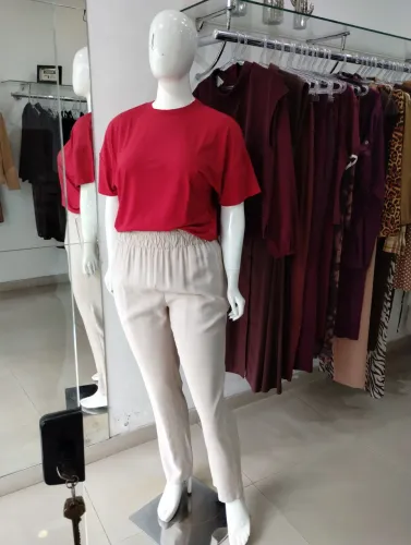 Manequim em ótimo estado