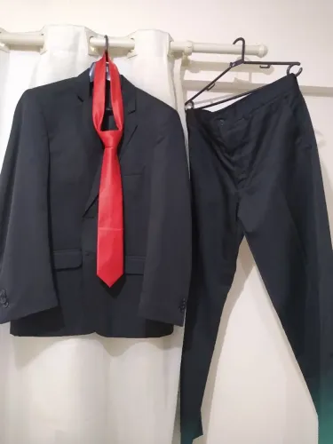 Terno completo: blazer número 50 e calça número 44